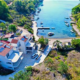 6 Bedroom Beachfront Villa with Heated Pool near Vela Luka on Korcula Island, Sleep 12